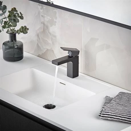 Hansgrohe Vernis Shape Single Lever Basin Mixer 100 with Pop-up Waste - Matt Black - 71561670 5 Hansgrohe Vernis Shape Single Lever Basin Mixer 100 with Pop-up Waste - Matt Black - 71561670 - Image 3