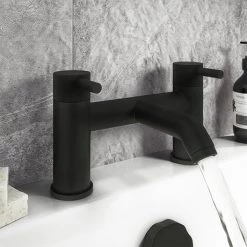 Arezzo Fluted Round Matt Black Bath Filler Tap